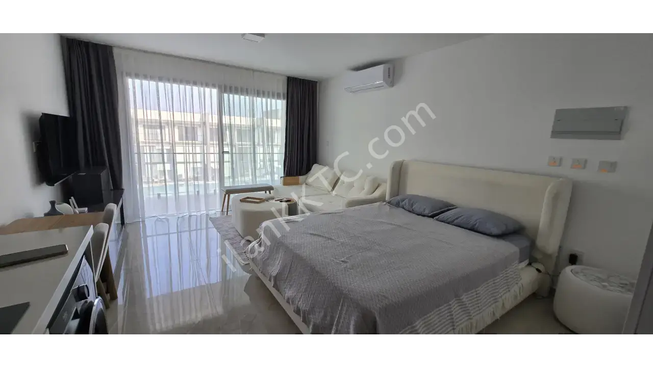 İskele Long Beach La Joya’da, Full Eşyalı & Özel Teraslı Satılık Penthouse